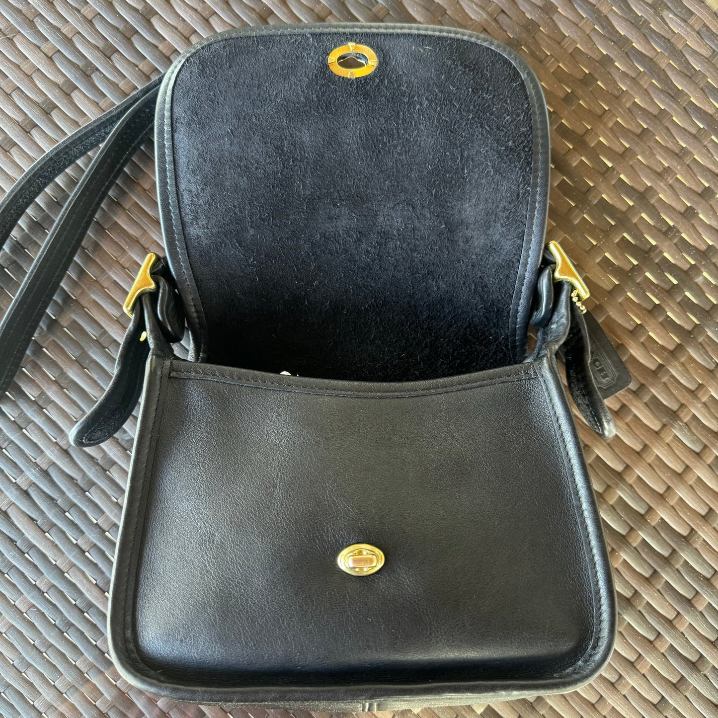 Vintage Coach Black 9965 Legacy Small Flap🩶🏙️