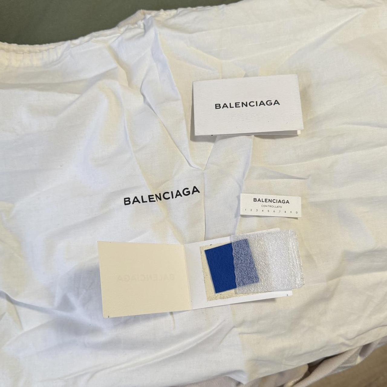 PreOwned Authentic Balenciaga city bag blue lambskin leather💜🍇