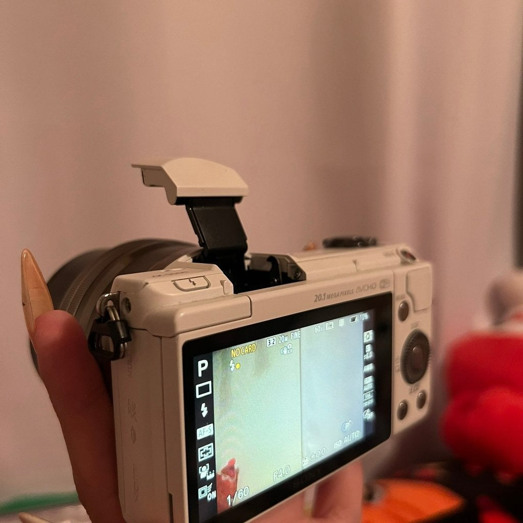 Used πβΛπ Sony Alpha a5000 Mirrorless Digital Camera (White) with Kit Lens π₯ππ·