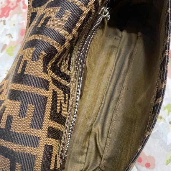 New Auth Fendi Baguette New Vintage It Bag🩷🍒