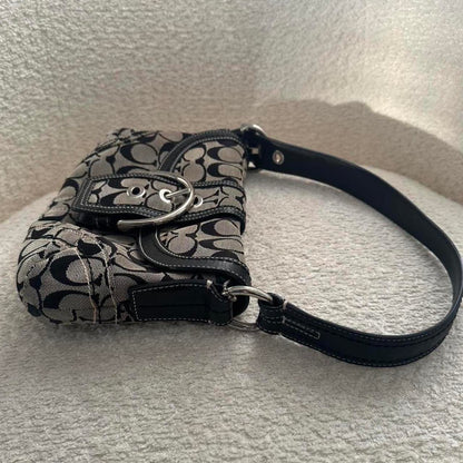 🩷🍒Vintage soho coach purse in light gray and black🩷🍒