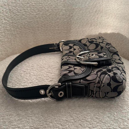 🩷🍒Vintage soho coach purse in light gray and black🩷🍒