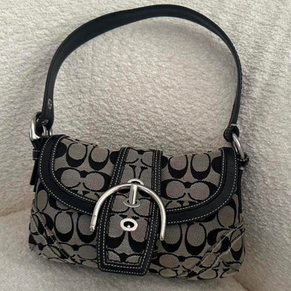 🩷🍒Vintage soho coach purse in light gray and black🩷🍒