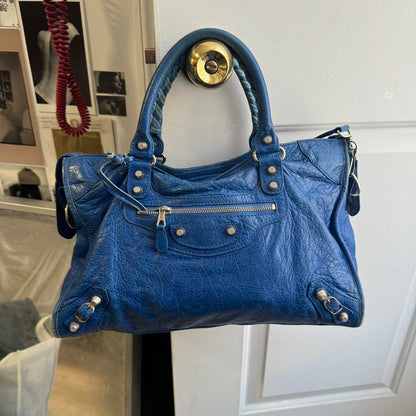 PreOwned Authentic Balenciaga city bag blue lambskin leather💜🍇