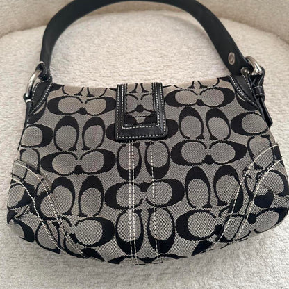 🩷🍒Vintage soho coach purse in light gray and black🩷🍒