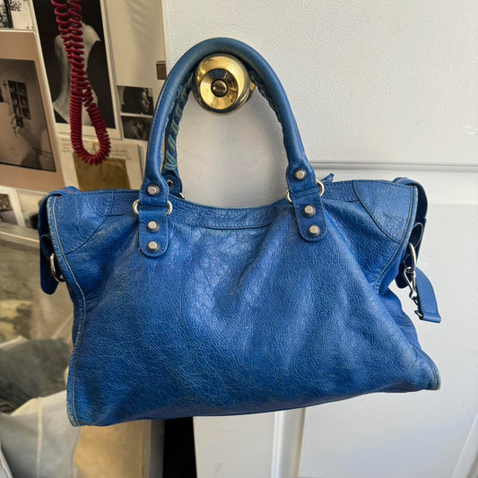 PreOwned Authentic Balenciaga city bag blue lambskin leather💜🍇
