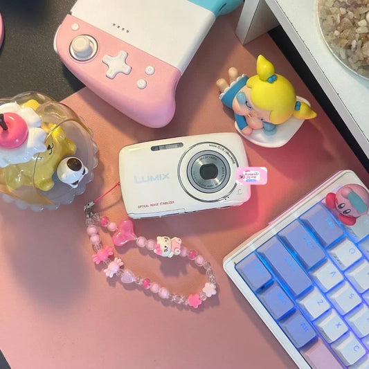 ✨ Authentic Lumix DMC-S1 in milky white PreOwned 💖