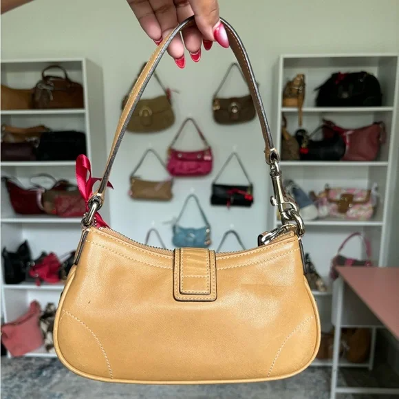 Y2K Coach Demi Buckle Tan Leather Bag🌲🍀
