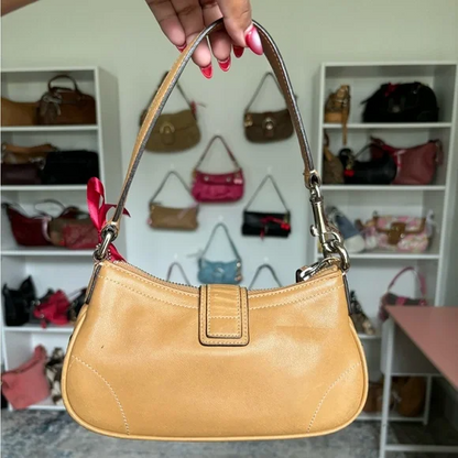 Y2K Coach Demi Buckle Tan Leather Bag🌲🍀