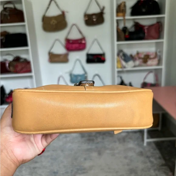 Y2K Coach Demi Buckle Tan Leather Bag🌲🍀