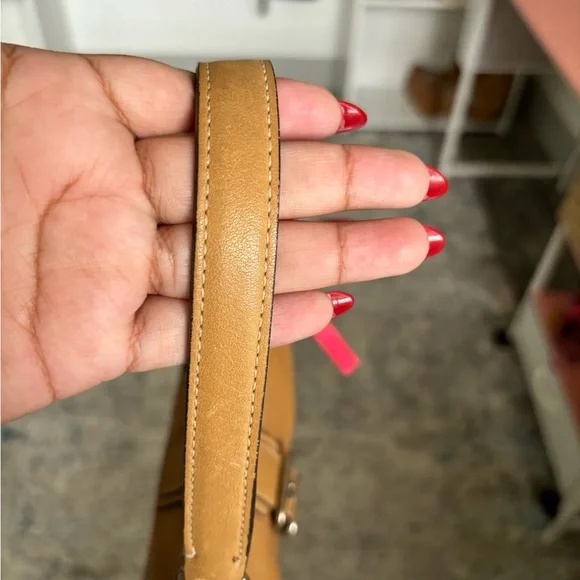 Y2K Coach Demi Buckle Tan Leather Bag🌲🍀