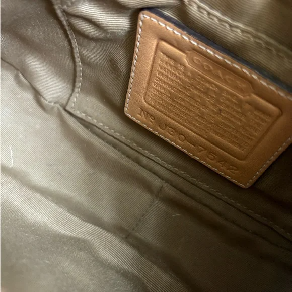 Y2K Coach Demi Buckle Tan Leather Bag🌲🍀