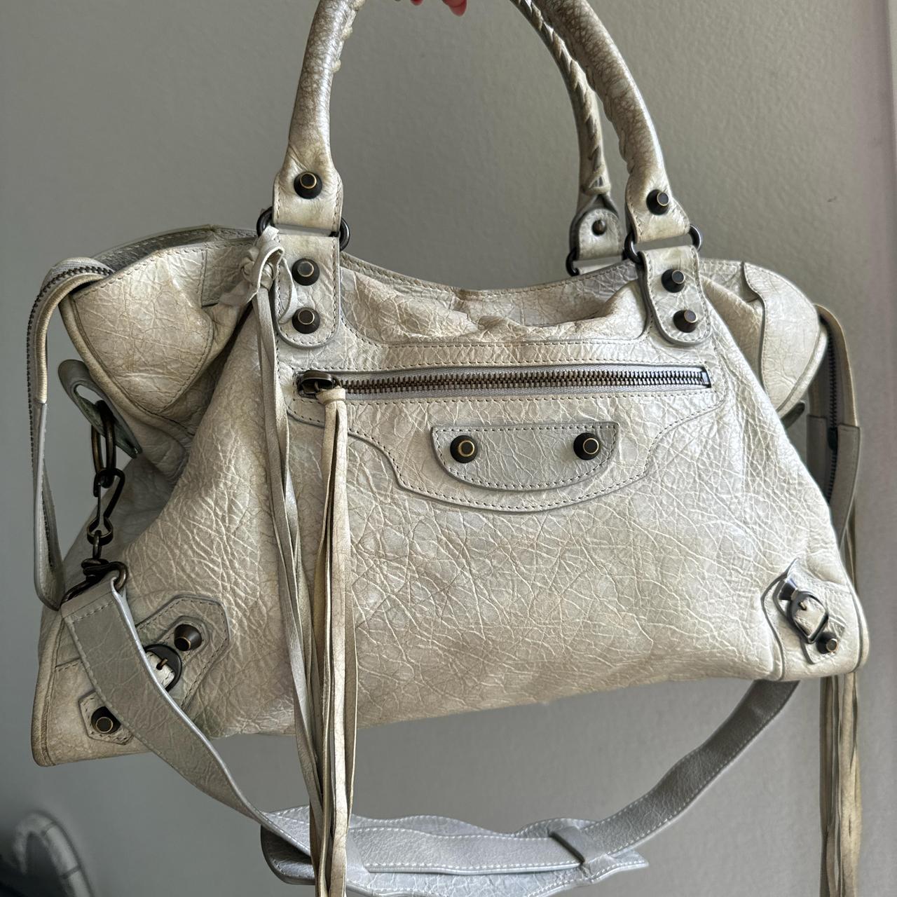 Preowned Authentic balenciaga city bag light 🥬🎄