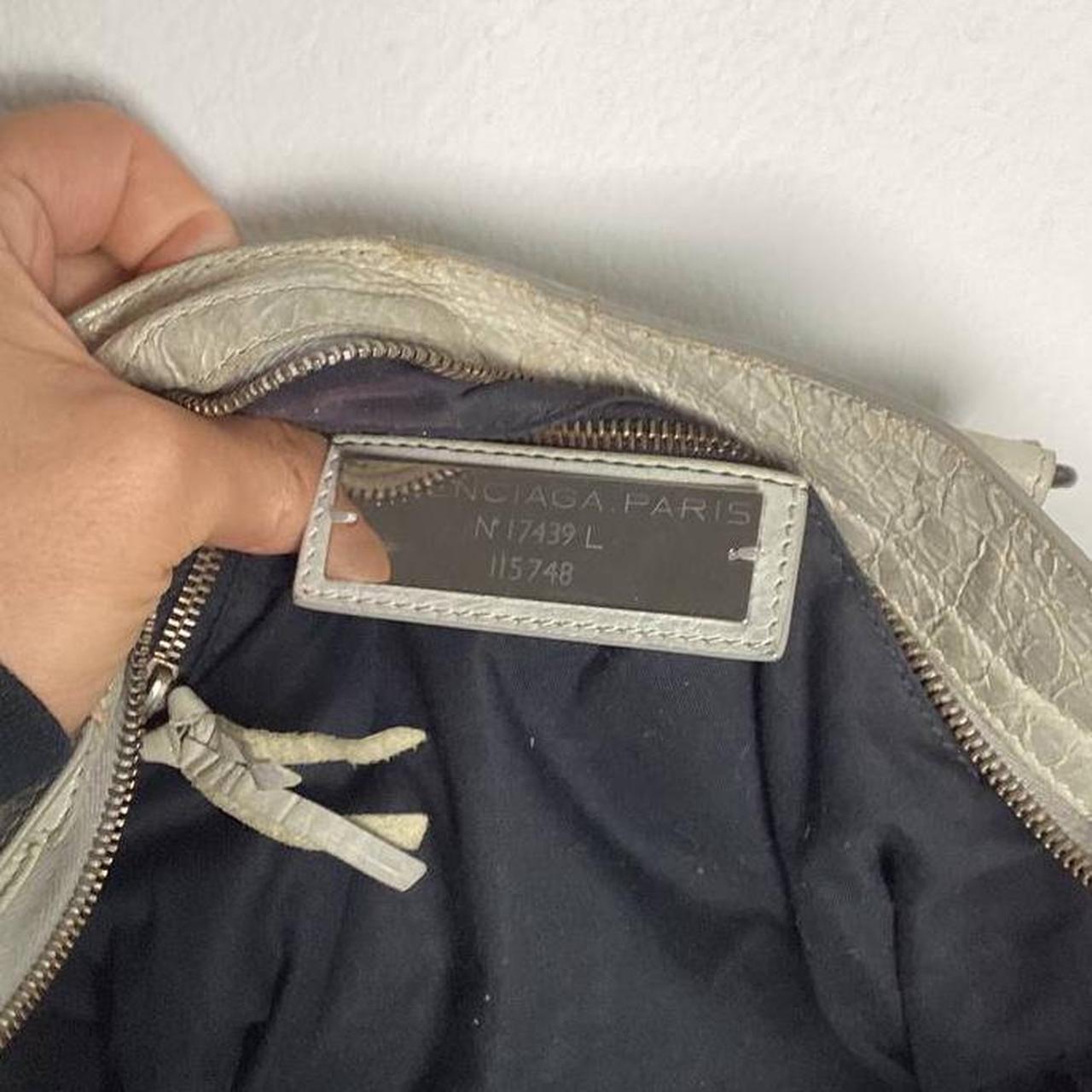 Preowned Authentic balenciaga city bag light 🥬🎄