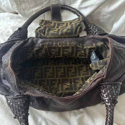 🍇💜Preowned FENDI SPY BAG🍇💜