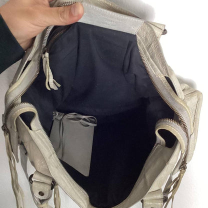 Preowned Authentic balenciaga city bag light 🥬🎄