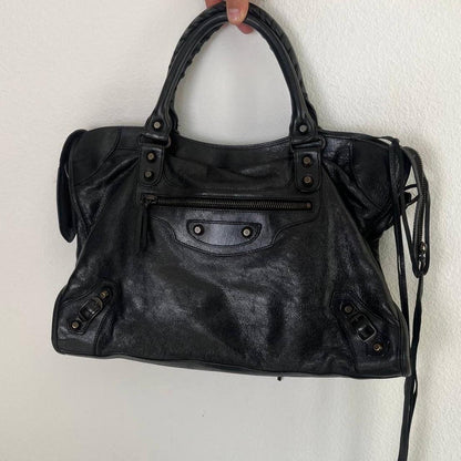 🥬🎄Preowned Authentic black Balenciaga city bag🥬🎄