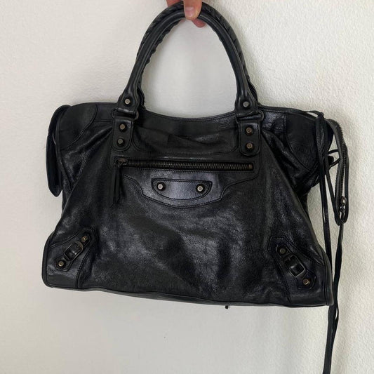 🥬🎄Preowned Authentic black Balenciaga city bag🥬🎄