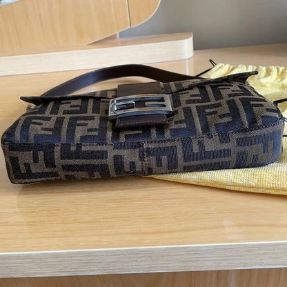 New Auth Fendi Baguette New Vintage It Bag🩷🍒