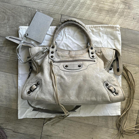 Preowned Authentic balenciaga city bag light 🥬🎄