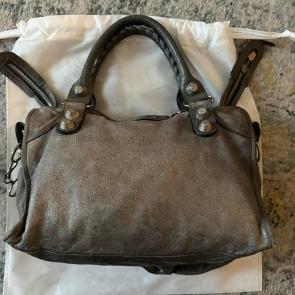 Preowned Authentic balenciaga city bag giant in faded grey🪻🍃