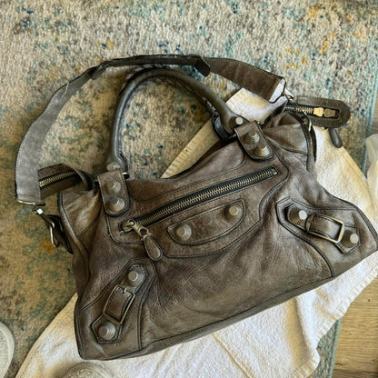 Preowned Authentic balenciaga city bag giant in faded grey🪻🍃
