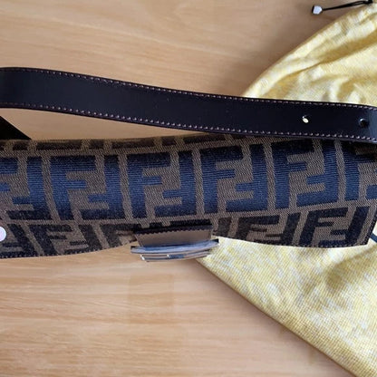 New Auth Fendi Baguette New Vintage It Bag🩷🍒