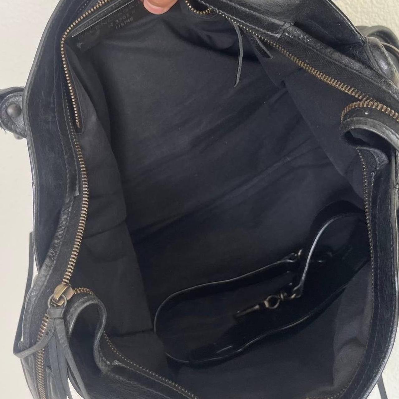 🥬🎄Preowned Authentic black Balenciaga city bag🥬🎄