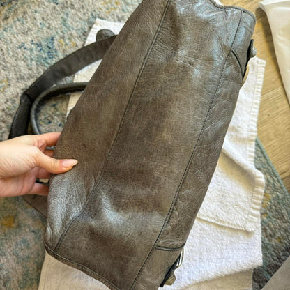 Preowned Authentic balenciaga city bag giant in faded grey🪻🍃