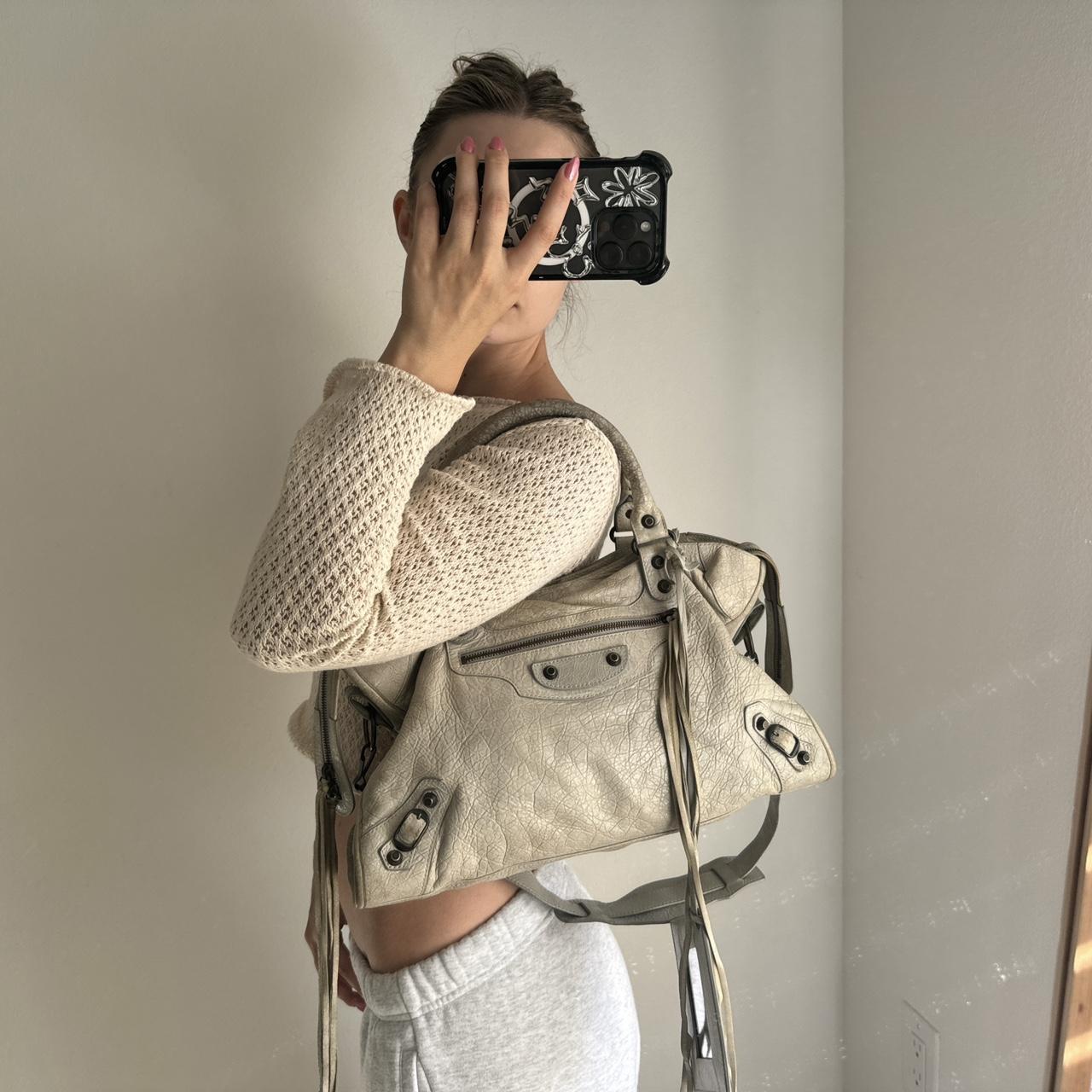 Preowned Authentic balenciaga city bag light 🥬🎄