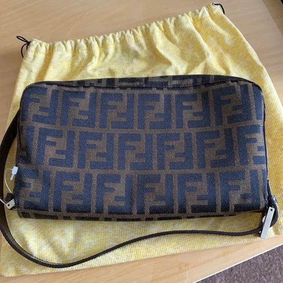 New Auth Fendi Baguette New Vintage It Bag🩷🍒
