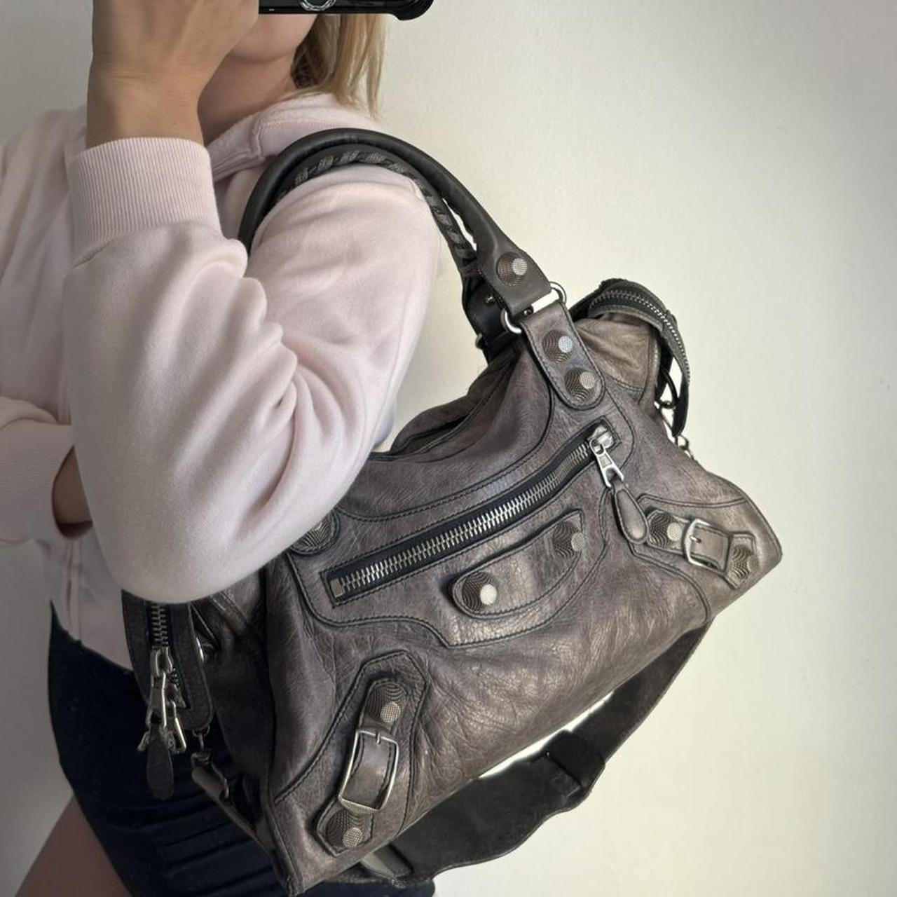 Preowned Authentic balenciaga city bag giant in faded grey🪻🍃